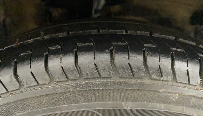 2016 Hyundai i10 MAGNA 1.1, Petrol, Manual, 73,729 km, Right Front Tyre Tread