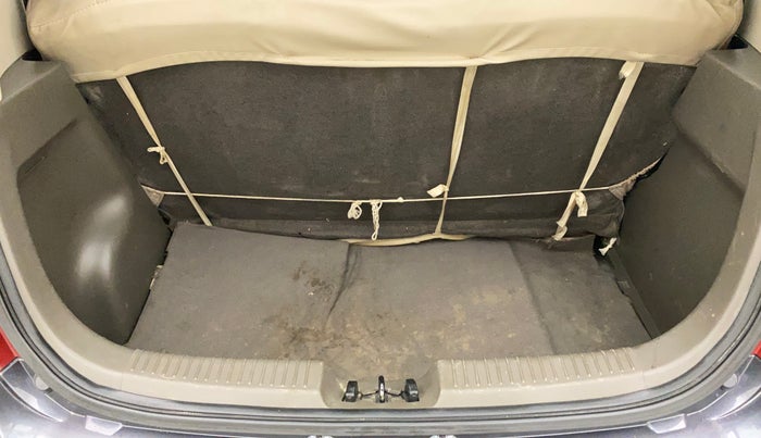 2016 Hyundai i10 MAGNA 1.1, Petrol, Manual, 73,729 km, Boot Inside