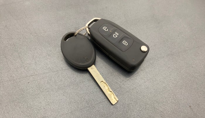 2022 Tata Tiago XZ PLUS CNG, CNG, Manual, 27,657 km, Key Close Up