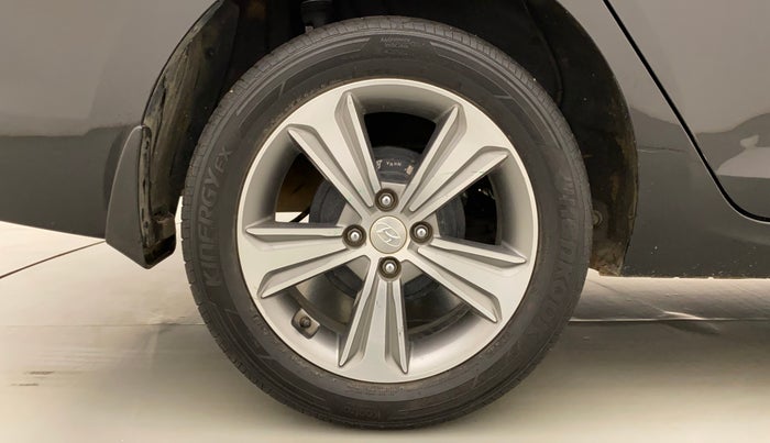 2017 Hyundai Verna 1.6 VTVT SX (O) AT, Petrol, Automatic, 12,585 km, Right Rear Wheel