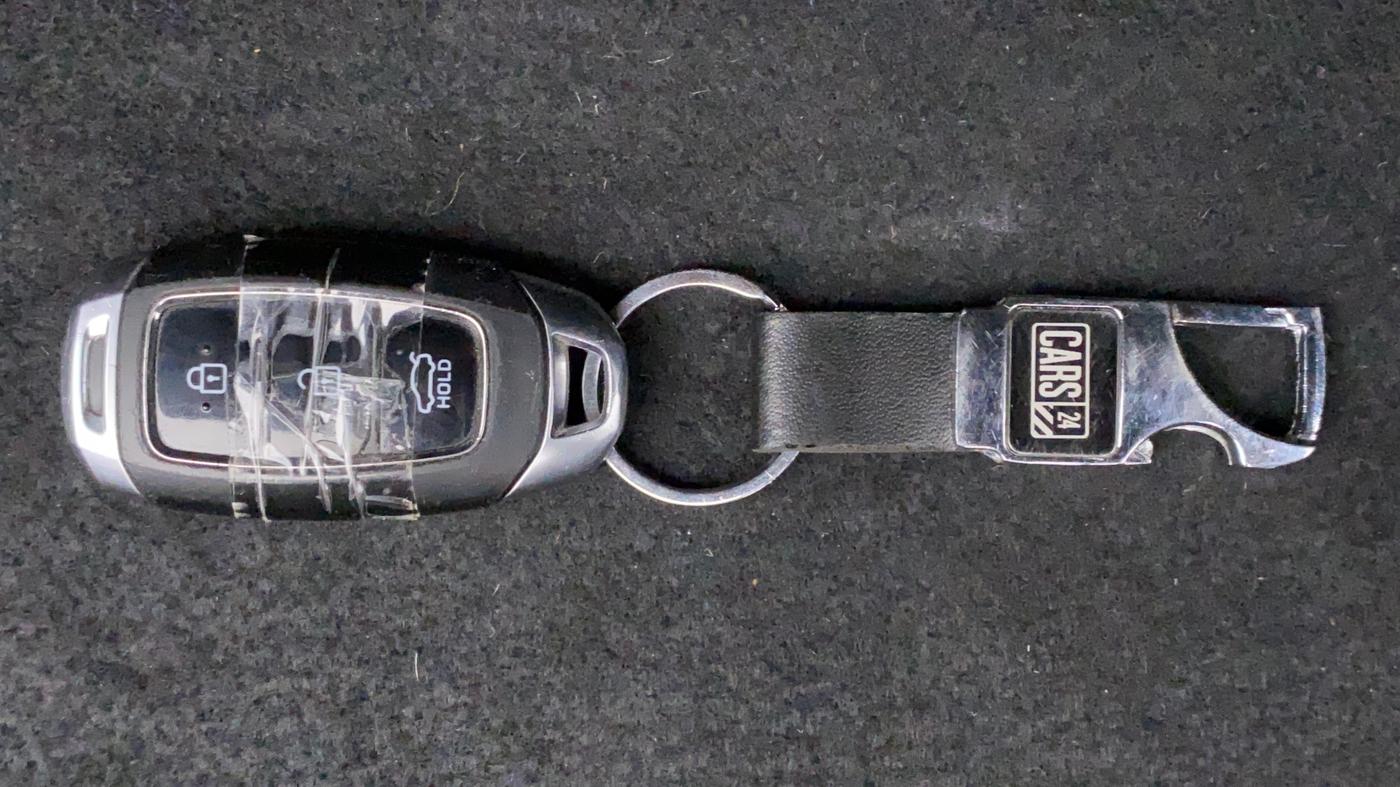 2017 Hyundai Verna 1.6 VTVT SX (O) AT, Petrol, Automatic, 12,585 km, Key Close Up