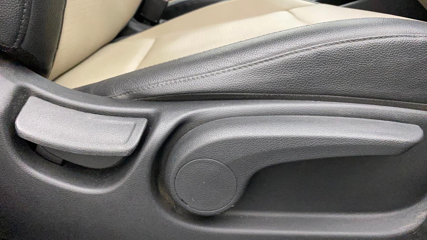 2017 Hyundai Verna 1.6 VTVT SX (O) AT, Petrol, Automatic, 12,585 km, Driver Side Adjustment Panel