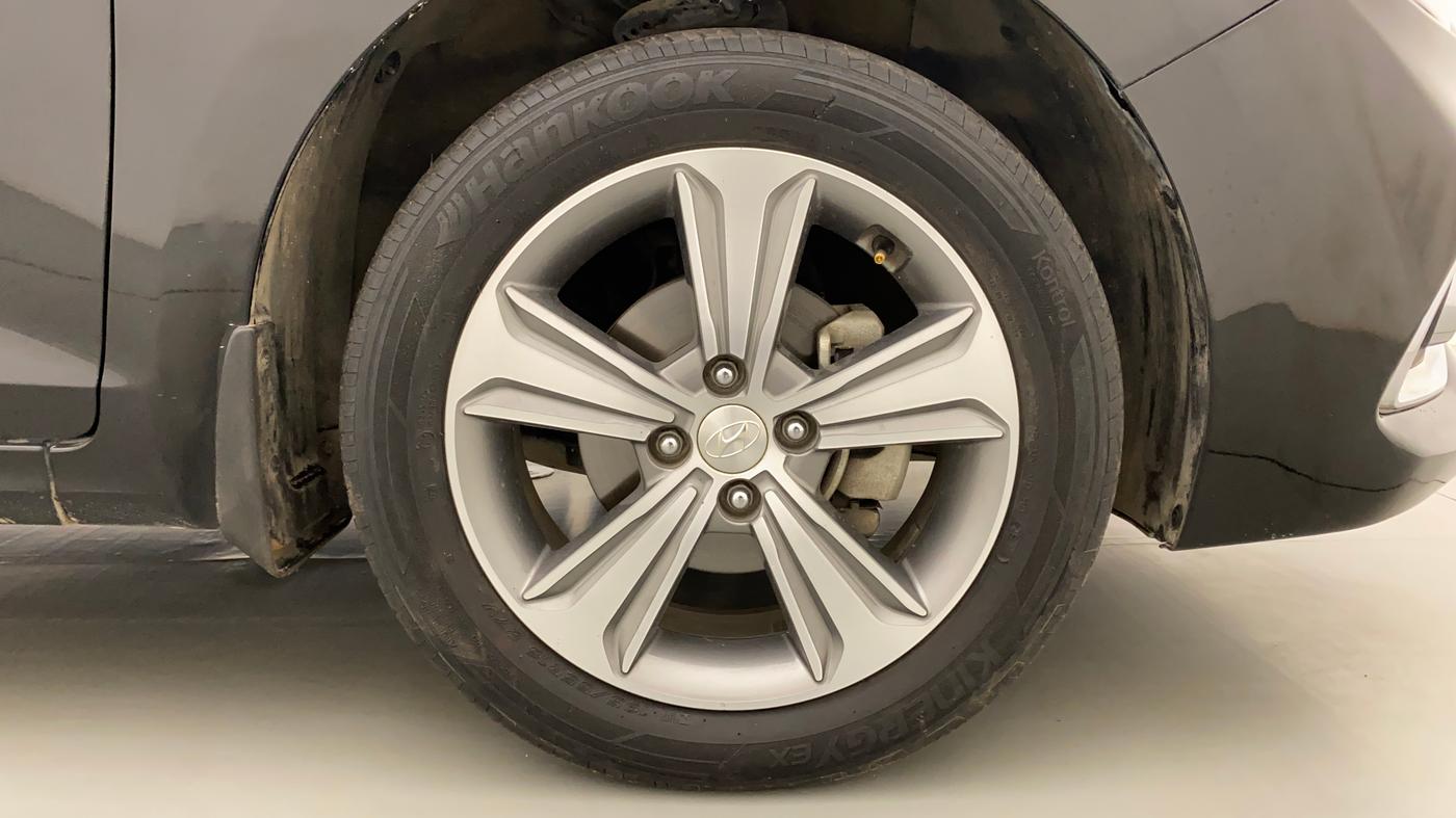 2017 Hyundai Verna 1.6 VTVT SX (O) AT, Petrol, Automatic, 12,585 km, Right Front Wheel