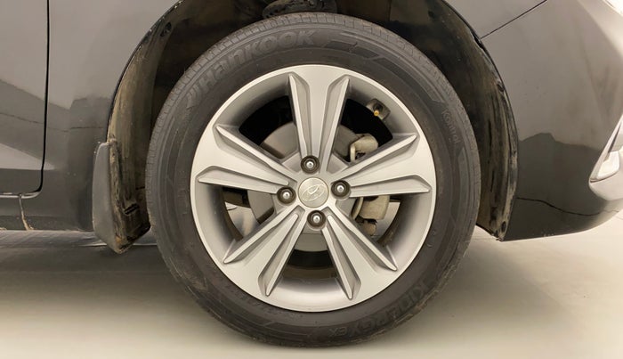 2017 Hyundai Verna 1.6 VTVT SX (O) AT, Petrol, Automatic, 12,585 km, Right Front Wheel