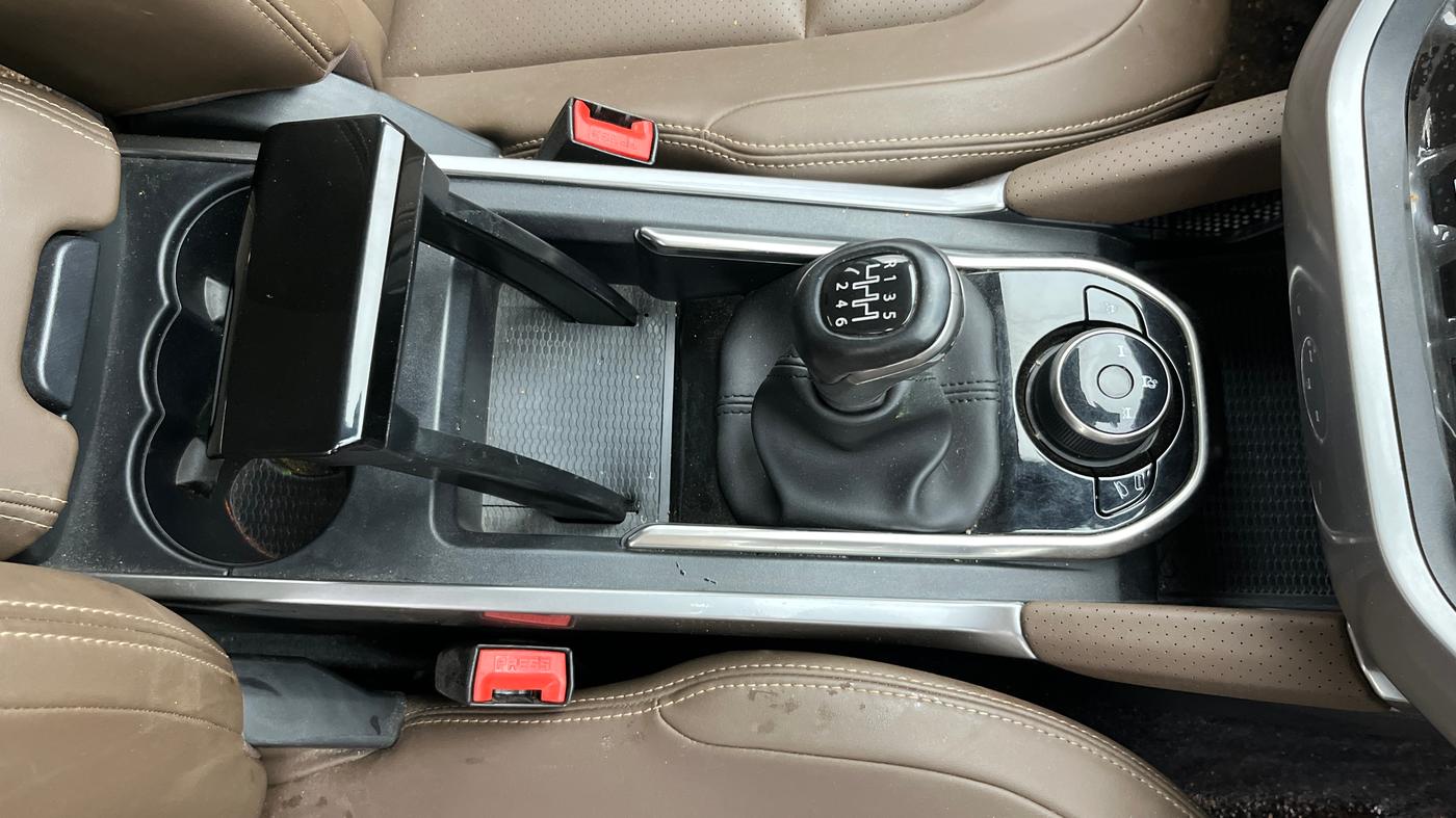2019 Tata Harrier XZ 2.0L, Diesel, Manual, 20,036 km, Gear Lever