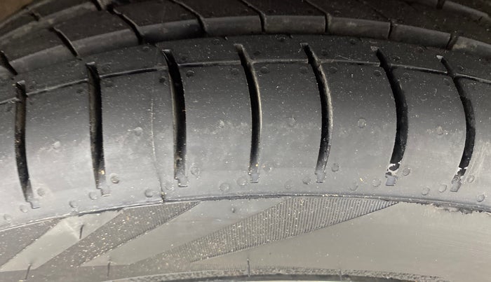 2017 Hyundai Grand i10 SPORTZ (O) AT 1.2 KAPPA VTVT, Petrol, Automatic, 45,928 km, Right Front Tyre Tread