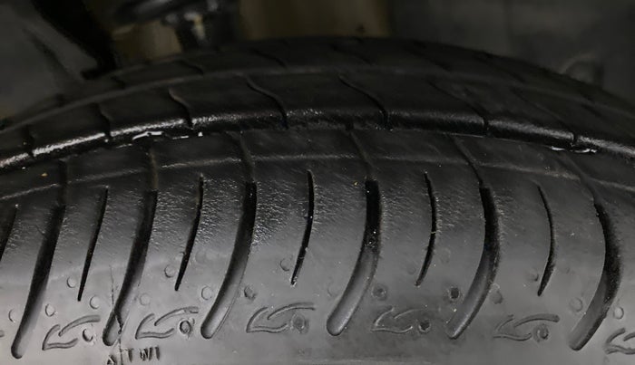 2021 Renault TRIBER RXZ AT, Petrol, Automatic, 10,744 km, Right Front Tyre Tread