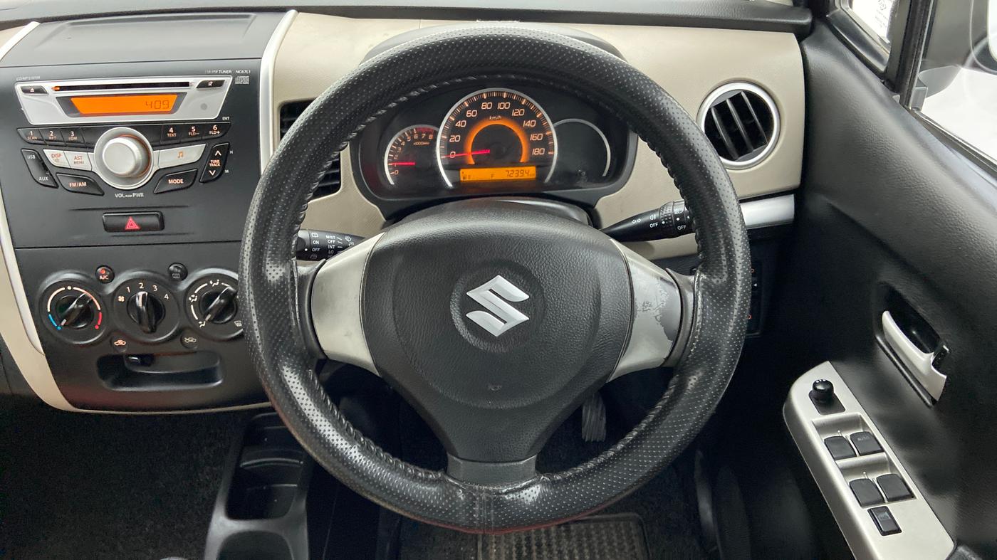 2015 Maruti Wagon R 1.0 VXI, Petrol, Manual, 72,393 km, Steering Wheel Close Up