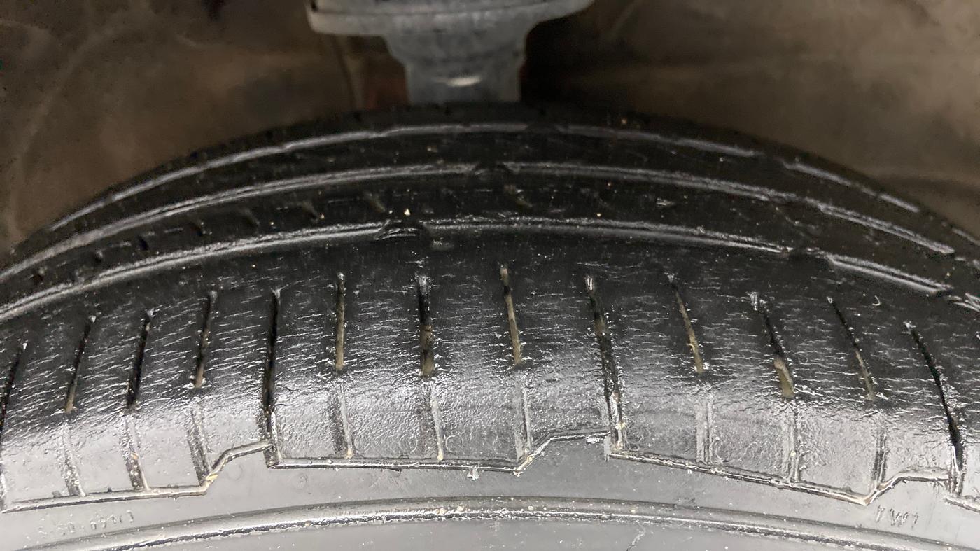 2015 Maruti Wagon R 1.0 VXI, Petrol, Manual, 72,393 km, Right Front Tyre Tread