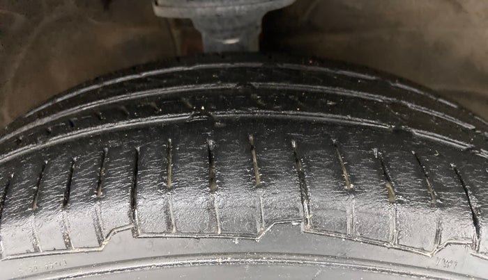 2015 Maruti Wagon R 1.0 VXI, Petrol, Manual, 72,393 km, Right Front Tyre Tread