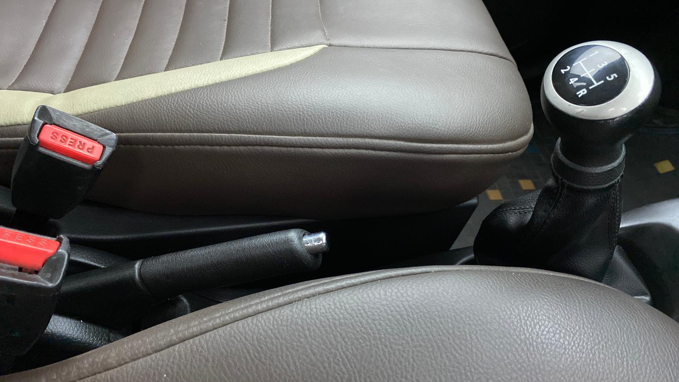 2014 Maruti Wagon R Stingray VXI, Petrol, Manual, 26,464 km, Gear Lever