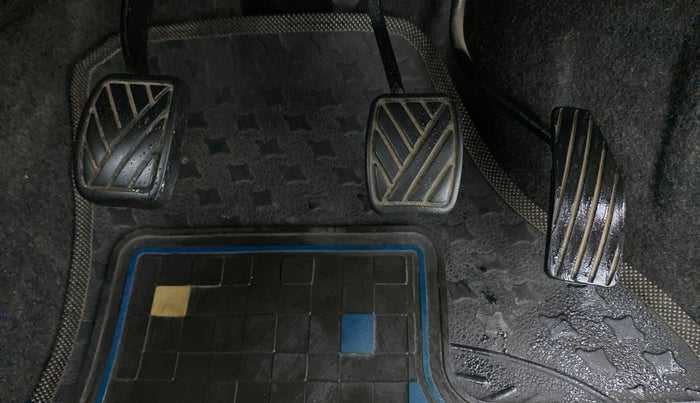 2014 Maruti Wagon R Stingray VXI, Petrol, Manual, 26,464 km, Pedals