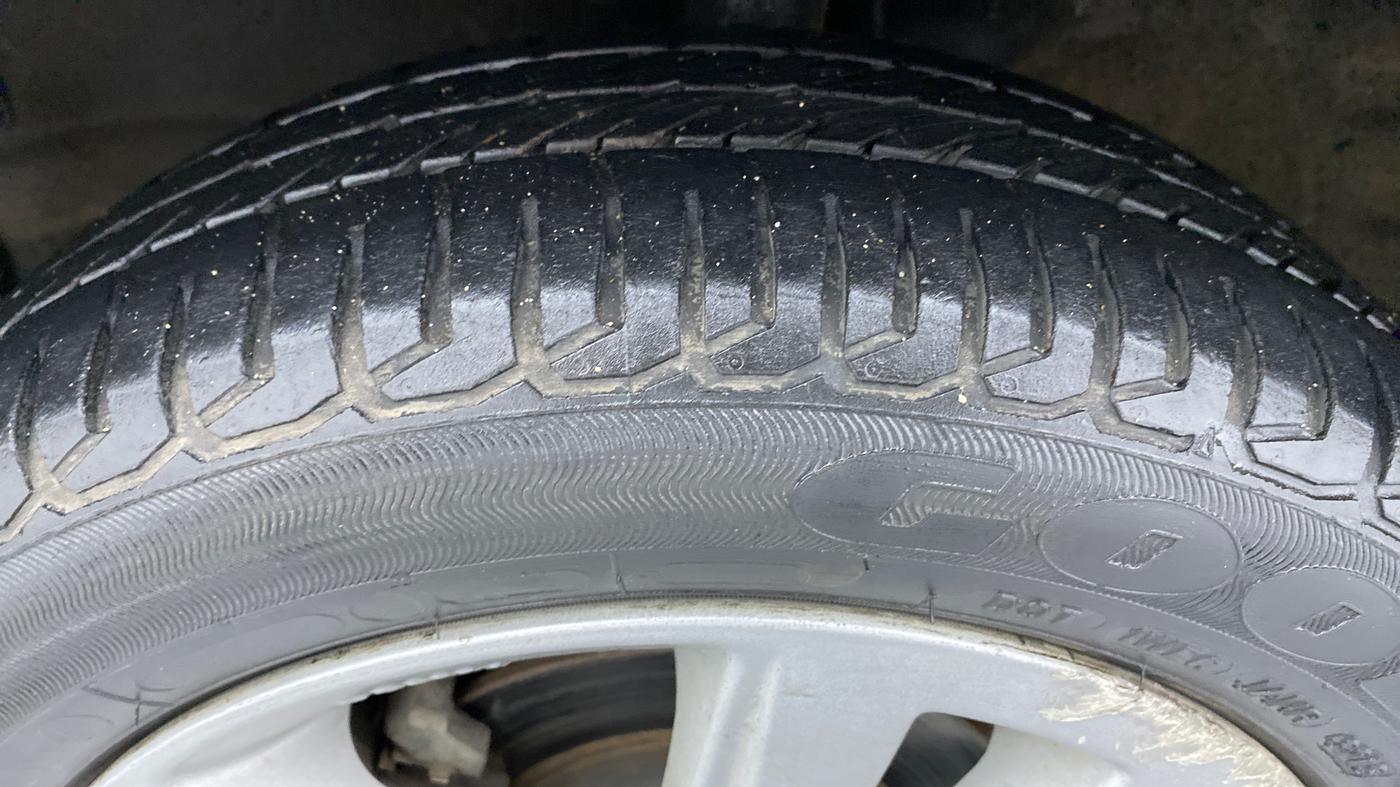 2014 Maruti Wagon R Stingray VXI, Petrol, Manual, 26,464 km, Left Front Tyre Tread