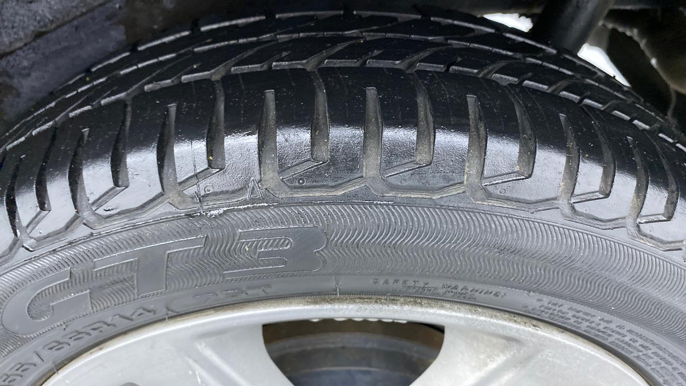2014 Maruti Wagon R Stingray VXI, Petrol, Manual, 26,464 km, Left Rear Tyre Tread