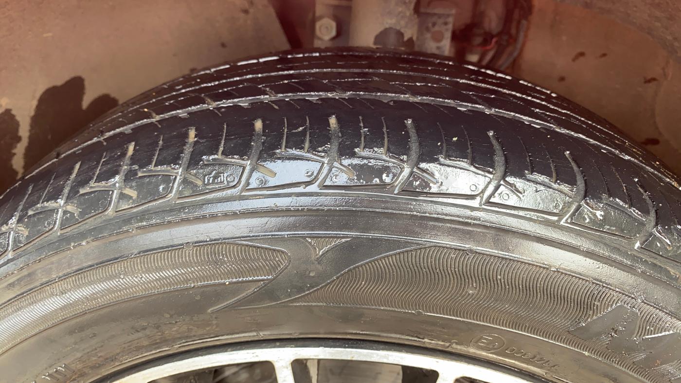 2017 Volkswagen Polo HIGHLINE1.2L, Petrol, Manual, 39,478 km, Left Front Tyre Tread