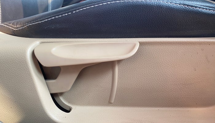 2017 Volkswagen Polo HIGHLINE1.2L, Petrol, Manual, 39,478 km, Driver Side Adjustment Panel