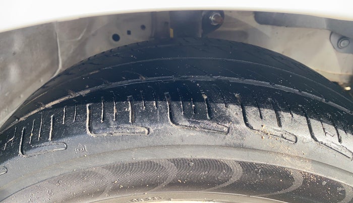 2017 Honda Amaze 1.2L I-VTEC E, Petrol, Manual, 1,25,022 km, Right Front Tyre Tread