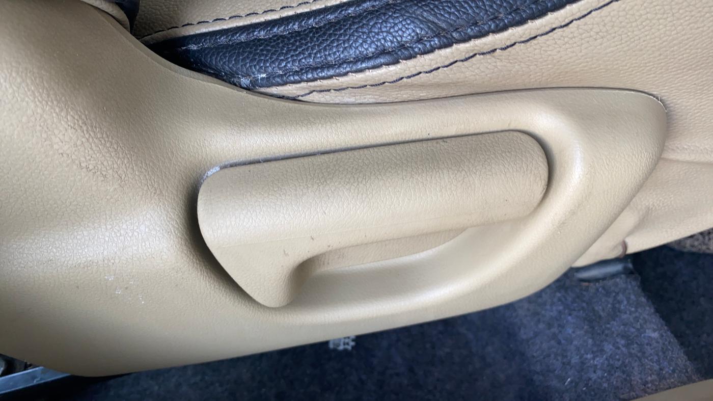 2017 Honda Amaze 1.2L I-VTEC E, Petrol, Manual, 1,25,022 km, Driver Side Adjustment Panel