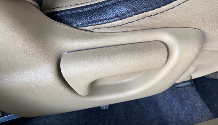 2017 Honda Amaze 1.2L I-VTEC E, Petrol, Manual, 1,25,022 km, Driver Side Adjustment Panel
