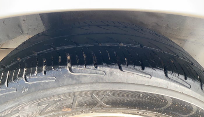 2017 Honda Amaze 1.2L I-VTEC E, Petrol, Manual, 1,25,022 km, Right Rear Tyre Tread