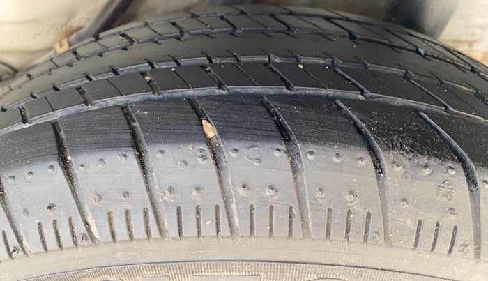 2017 Honda Amaze 1.2L I-VTEC E, Petrol, Manual, 1,25,022 km, Left Rear Tyre Tread