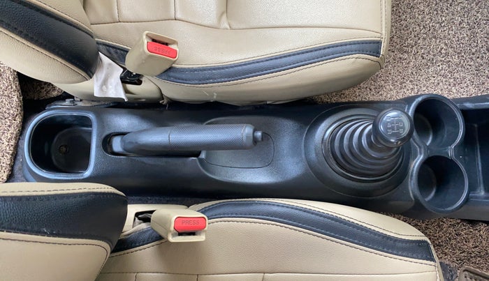 2017 Honda Amaze 1.2L I-VTEC E, Petrol, Manual, 1,25,022 km, Gear Lever