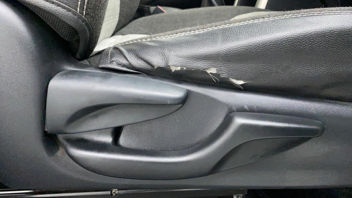 2018 Toyota Innova Crysta 2.4 GX 7 STR, Diesel, Manual, 18,864 km, Driver Side Adjustment Panel