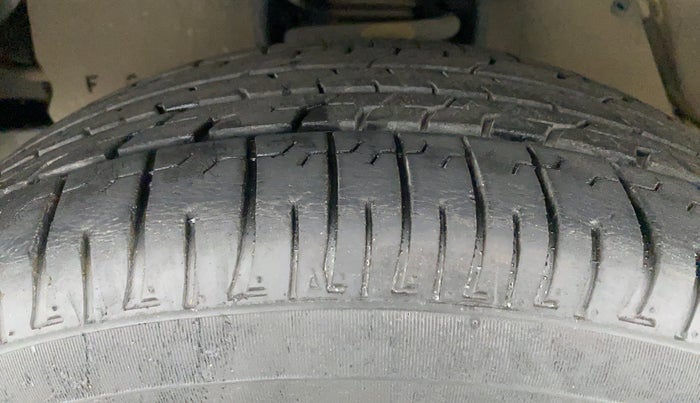 2018 Toyota Innova Crysta 2.4 GX 7 STR, Diesel, Manual, 18,864 km, Left Front Tyre Tread