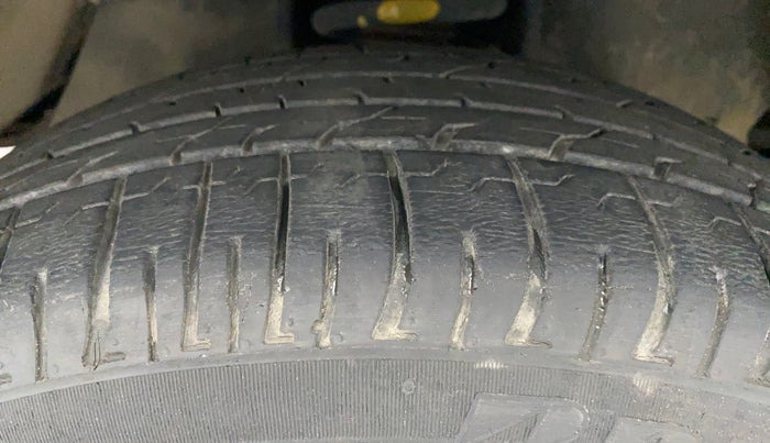 2018 Toyota Innova Crysta 2.4 GX 7 STR, Diesel, Manual, 18,864 km, Right Front Tyre Tread