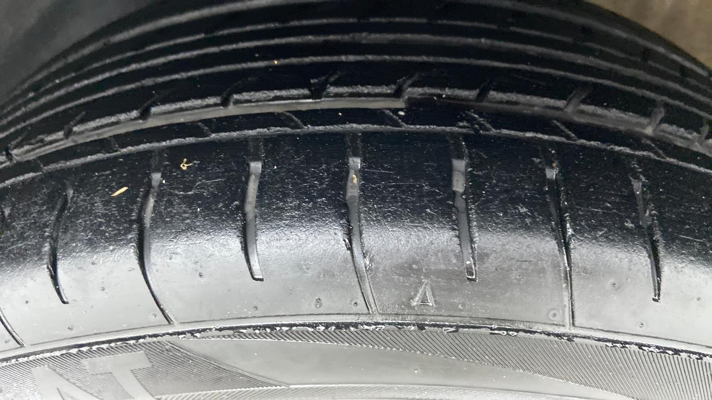 2016 Volkswagen Polo HIGHLINE1.2L PETROL, Petrol, Manual, 64,365 km, Left Front Tyre Tread