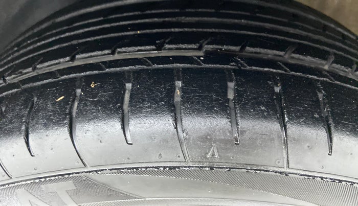 2016 Volkswagen Polo HIGHLINE1.2L PETROL, Petrol, Manual, 64,365 km, Left Front Tyre Tread