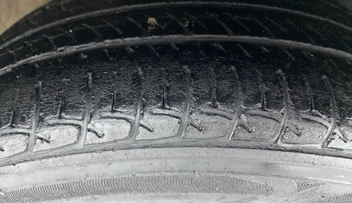 2016 Volkswagen Polo HIGHLINE1.2L PETROL, Petrol, Manual, 64,365 km, Right Front Tyre Tread