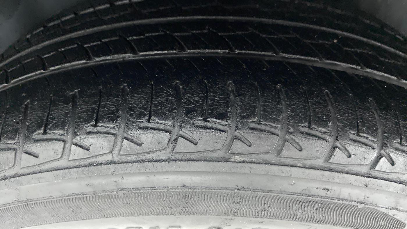 2016 Volkswagen Polo HIGHLINE1.2L PETROL, Petrol, Manual, 64,365 km, Right Rear Tyre Tread