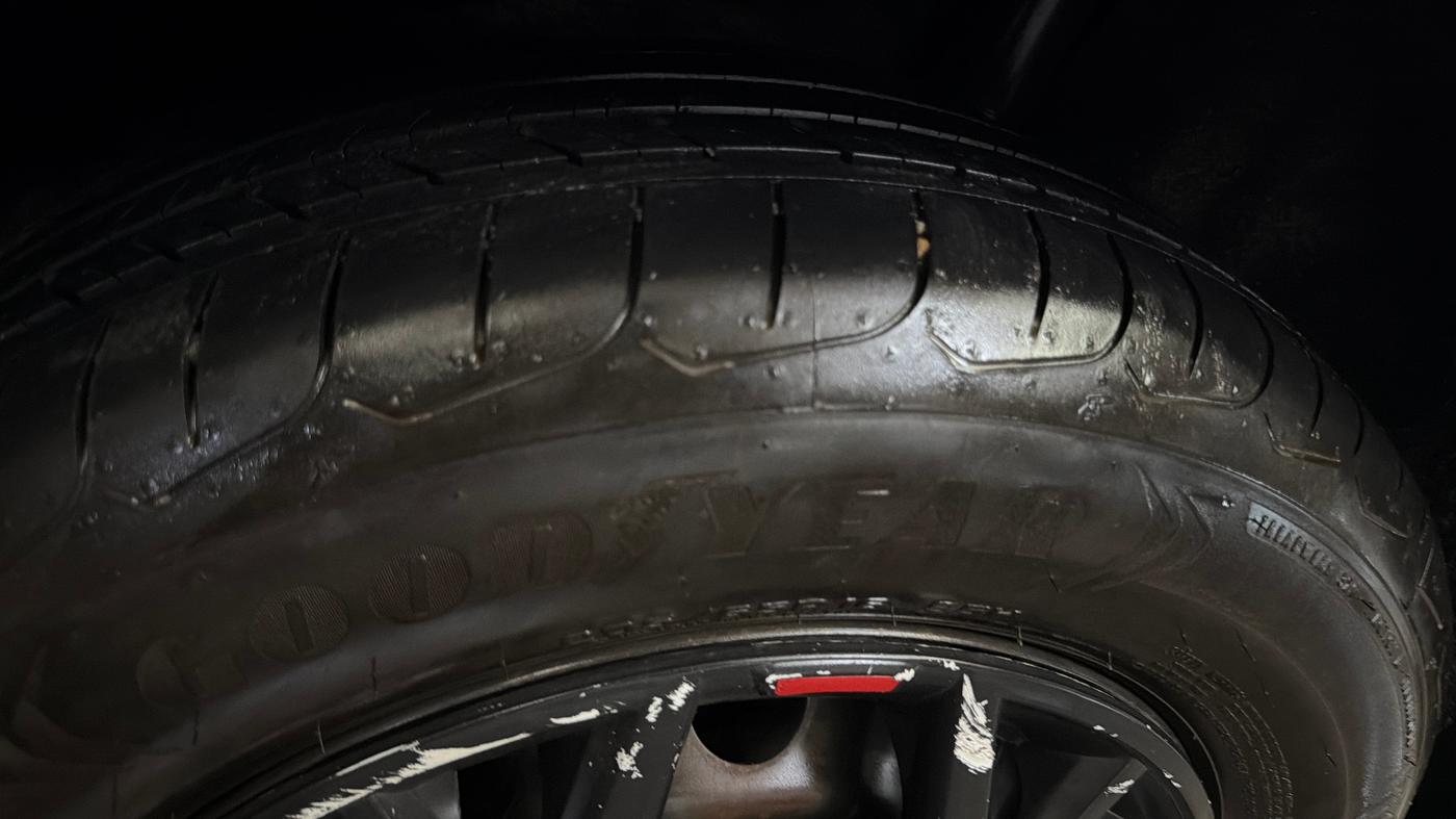 2018 Ford Ecosport TREND + 1.5L PETROL AT, Petrol, Automatic, 1,05,445 km, Left Front Tyre Tread