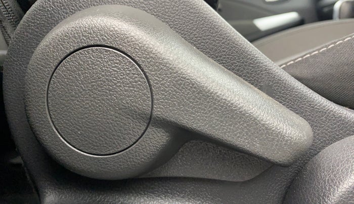 2021 Nissan Kicks XV PREMIUM TURBO 1.3 CVT, Petrol, Automatic, 14,003 km, Driver Side Adjustment Panel