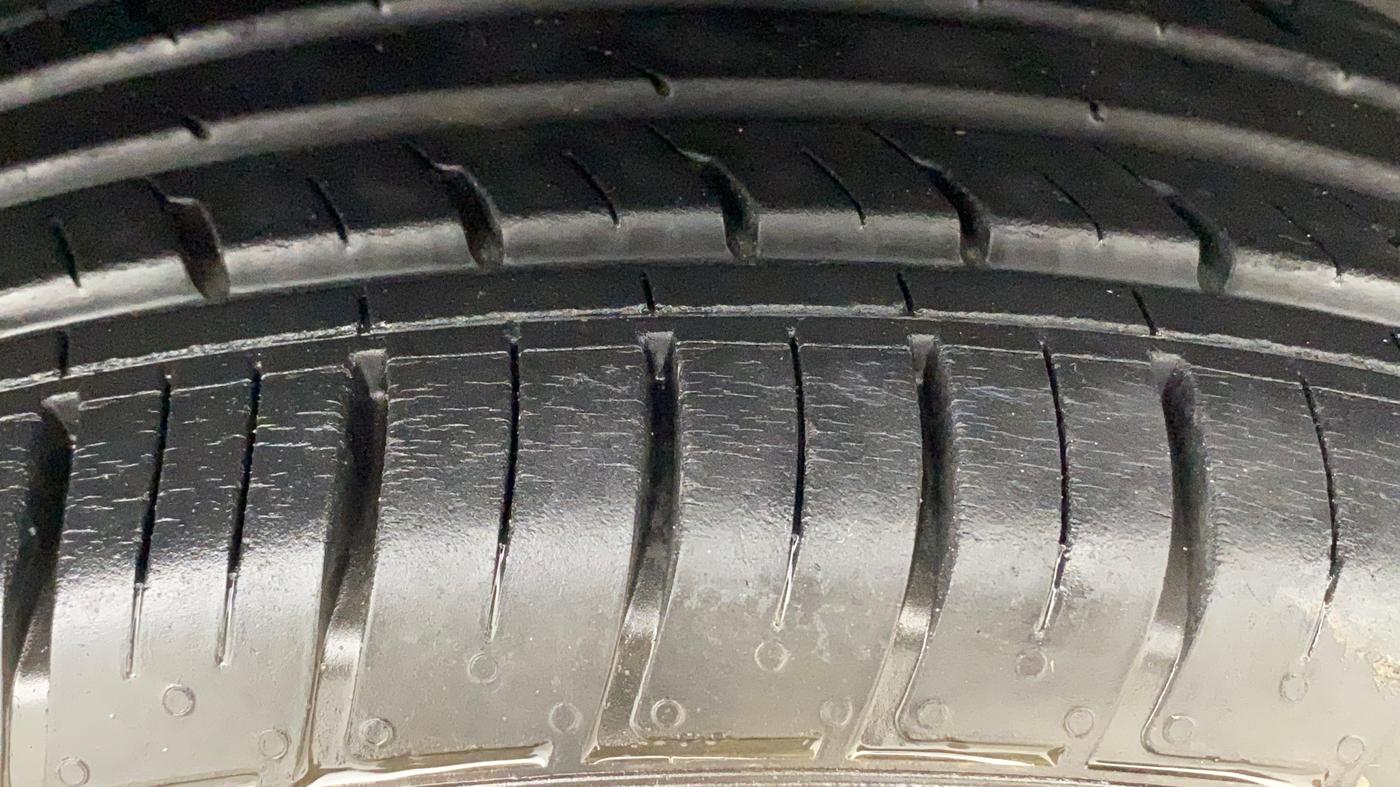 2021 Nissan Kicks XV PREMIUM TURBO 1.3 CVT, Petrol, Automatic, 14,003 km, Right Front Tyre Tread