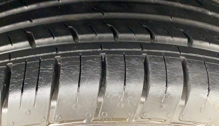 2021 Nissan Kicks XV PREMIUM TURBO 1.3 CVT, Petrol, Automatic, 14,003 km, Right Front Tyre Tread