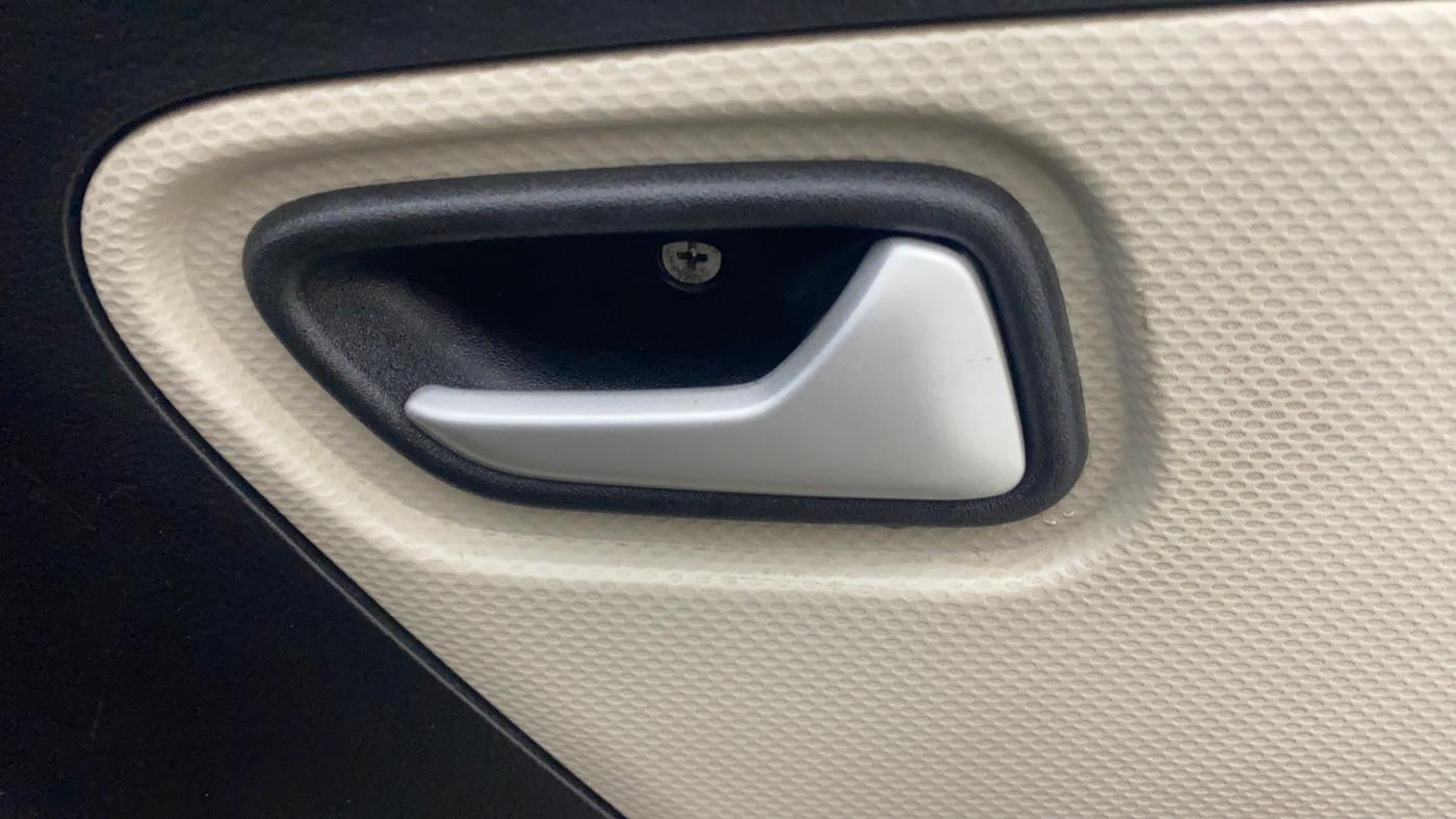 2021 Maruti Alto LXI O, Petrol, Manual, 33,971 km, Driver Side Door Panels Control