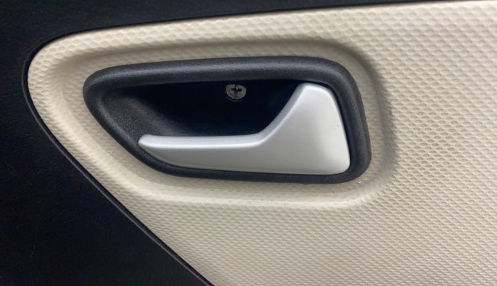 2021 Maruti Alto LXI O, Petrol, Manual, 33,971 km, Driver Side Door Panels Control