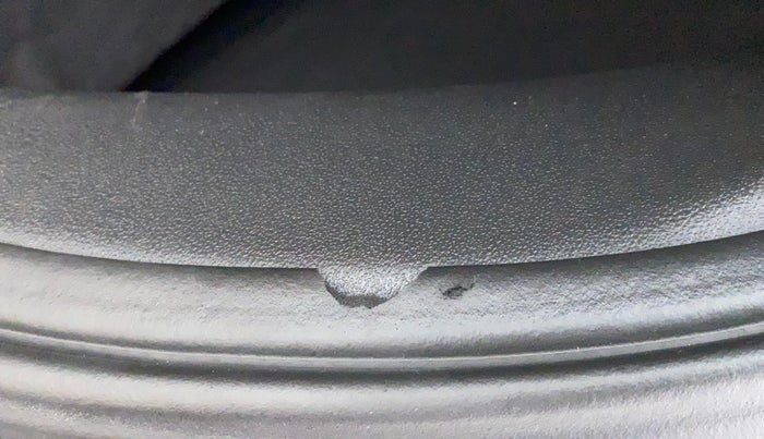 2014 Hyundai i20 SPORTZ 1.2, Petrol, Manual, 63,679 km, Dicky (Boot door) - Weather strip has minor damage