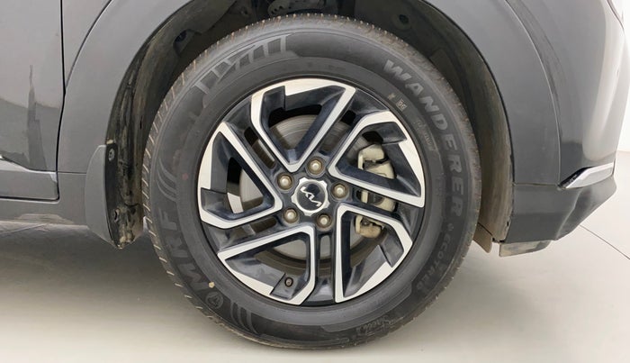 2022 KIA CARENS LUXURY PLUS 1.4 PETROL DCT 6 STR, Petrol, Automatic, 11,211 km, Right Front Wheel