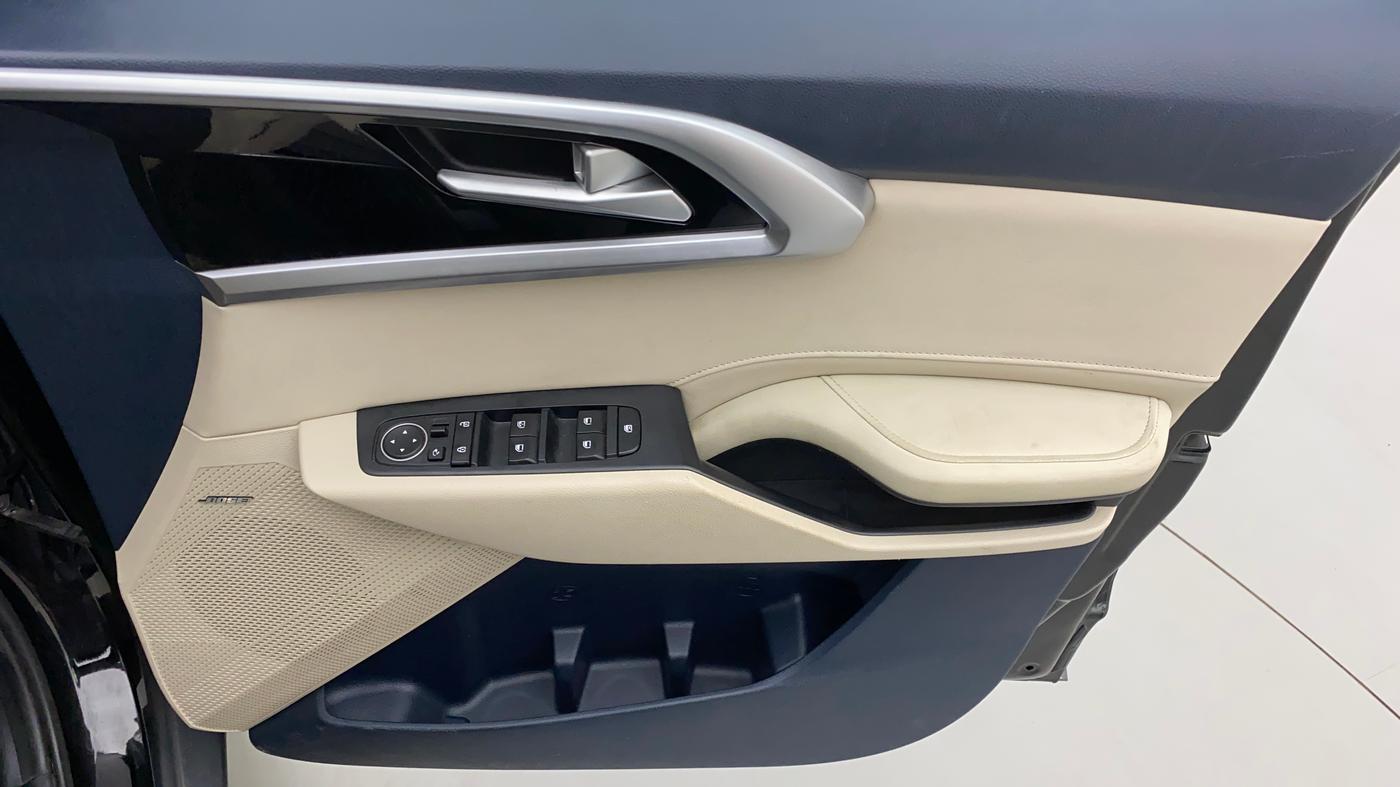 2022 KIA CARENS LUXURY PLUS 1.4 PETROL DCT 6 STR, Petrol, Automatic, 11,211 km, Driver Side Door Panels Control