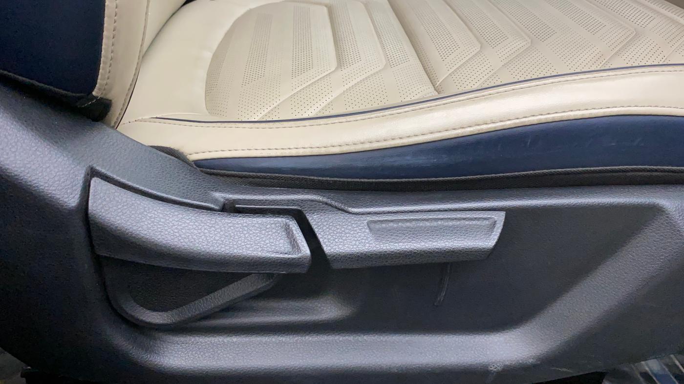 2022 KIA CARENS LUXURY PLUS 1.4 PETROL DCT 6 STR, Petrol, Automatic, 11,211 km, Driver Side Adjustment Panel