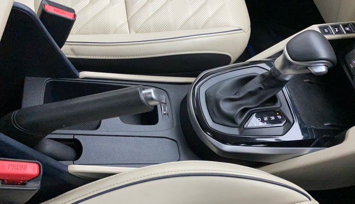 2022 KIA CARENS LUXURY PLUS 1.4 PETROL DCT 6 STR, Petrol, Automatic, 11,211 km, Gear Lever