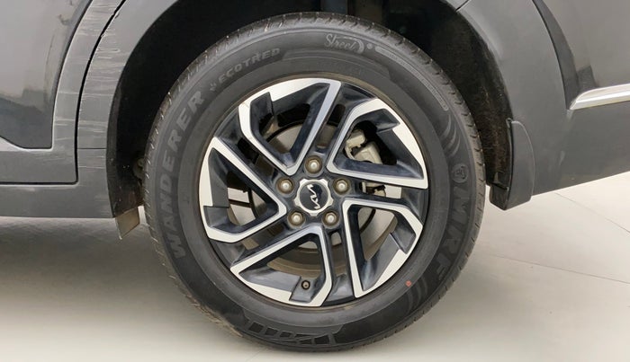 2022 KIA CARENS LUXURY PLUS 1.4 PETROL DCT 6 STR, Petrol, Automatic, 11,211 km, Left Rear Wheel