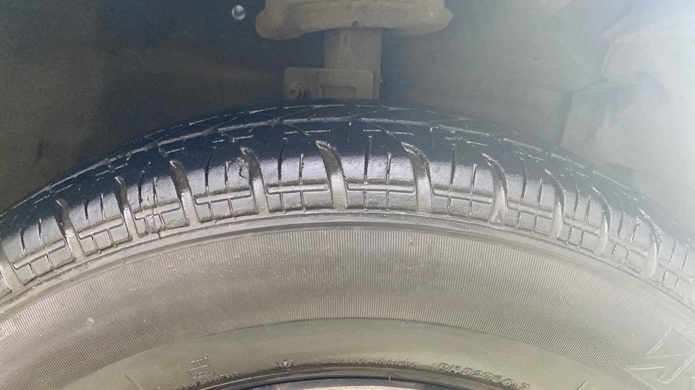 2013 Maruti Swift Dzire VXI, Petrol, Manual, 65,665 km, Right Front Tyre Tread