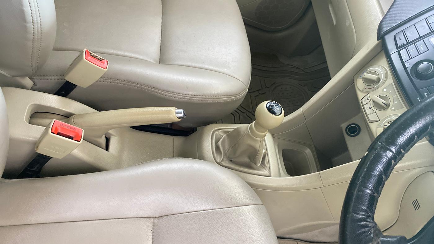 2013 Maruti Swift Dzire VXI, Petrol, Manual, 65,665 km, Gear Lever
