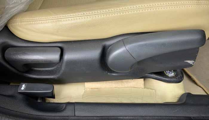 2020 Honda City ZX CVT, Petrol, Automatic, 10,277 km, Driver Side Adjustment Panel