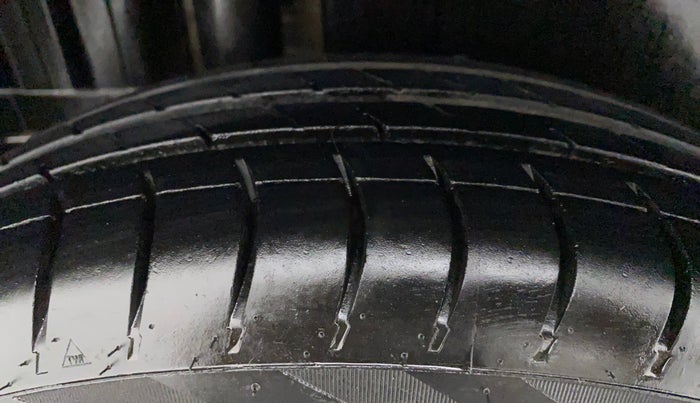 2015 Maruti Swift VXI, Petrol, Manual, 1,16,985 km, Right Rear Tyre Tread