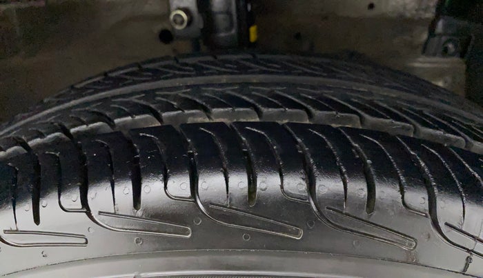 2015 Maruti Swift VXI, Petrol, Manual, 1,16,985 km, Right Front Tyre Tread